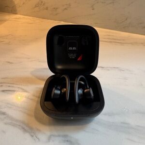 Power Beats Pro Black Wireless Earbuds with Charging Case